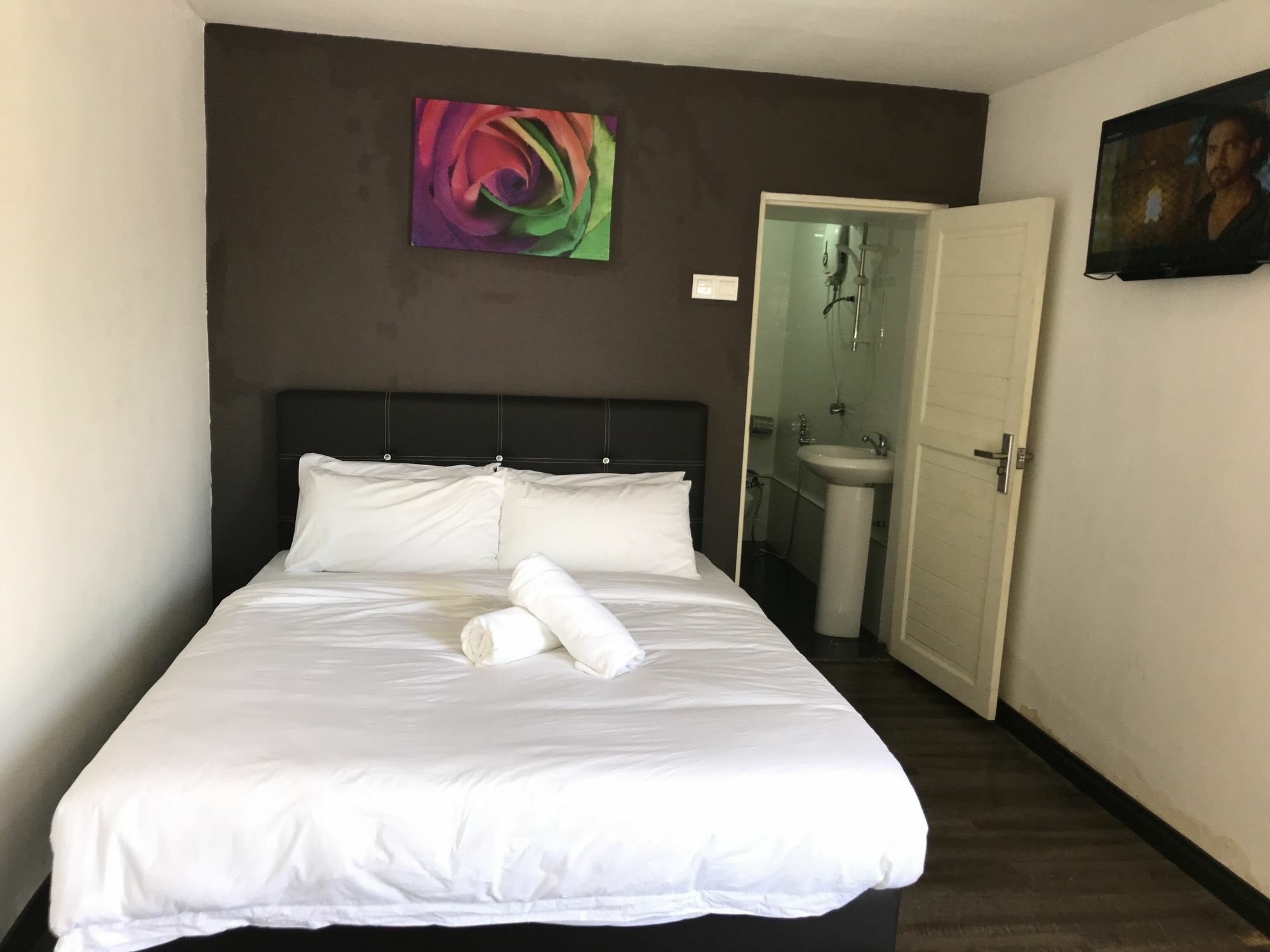 Natol Homestay - London Kuching Eksteriør bilde